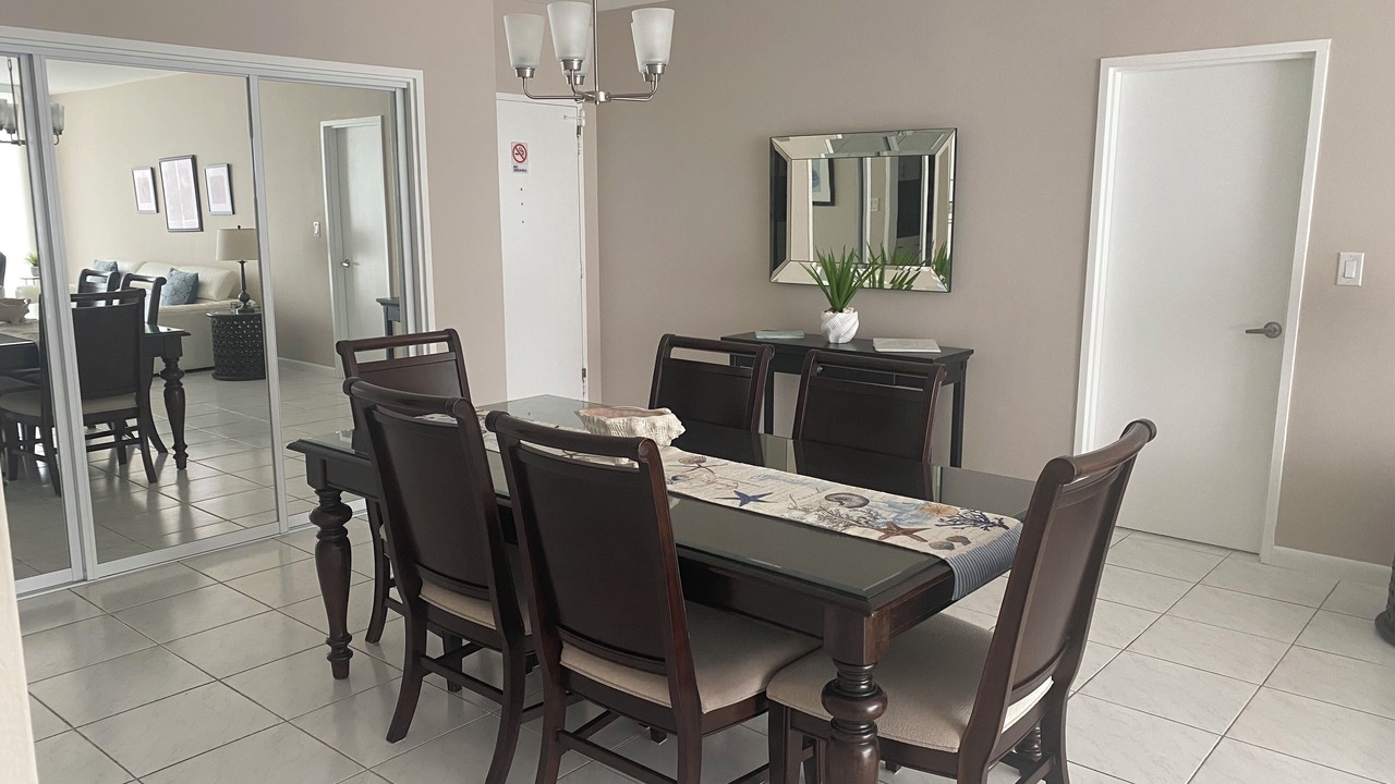 Photo of Livingroom in Mid Beach