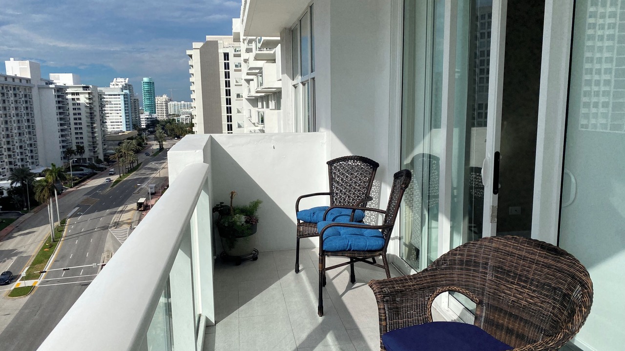 Photo of Patio Balcony in Mid Beach