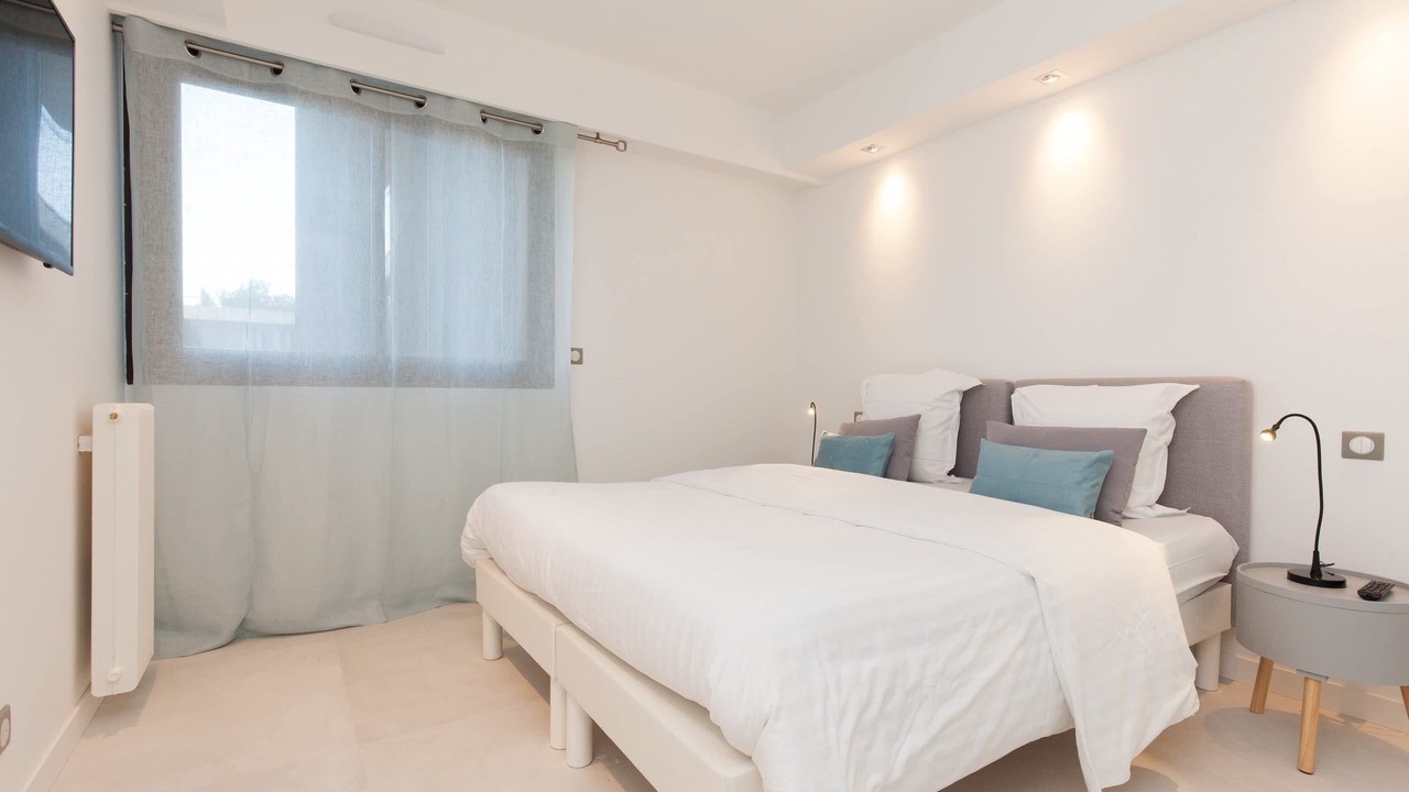 Photo of Bedroom in Cannes City Centre