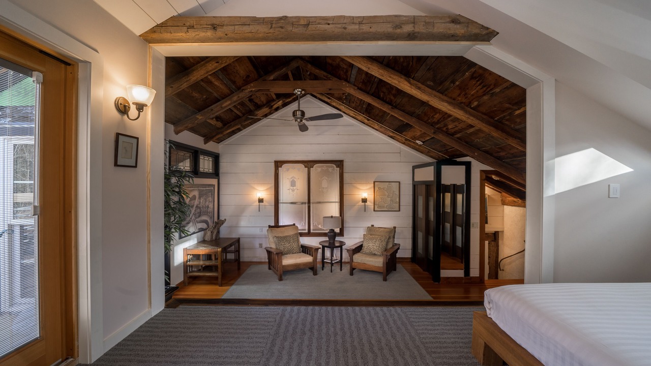 Photo of Bedroom in Lake Hill
