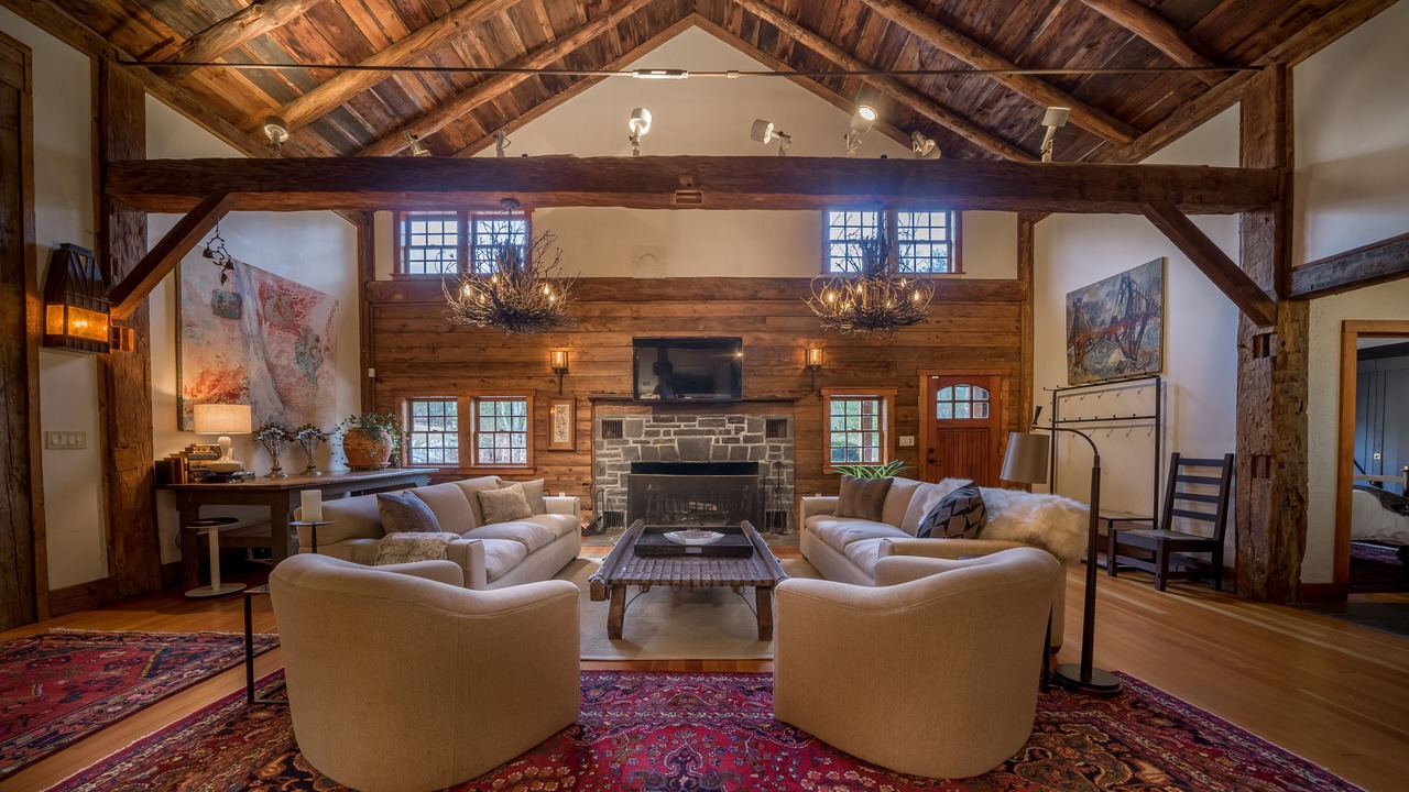 Photo of Livingroom in Lake Hill