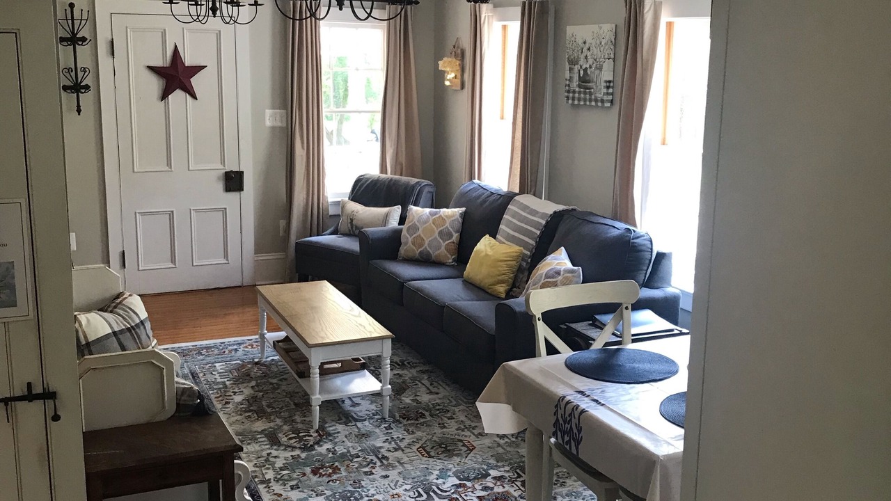 Photo of Livingroom in Aldie