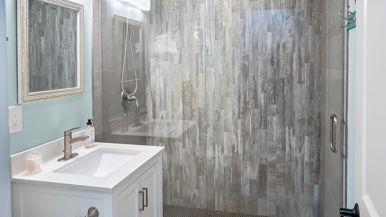 Photo of Bathroom in Delong