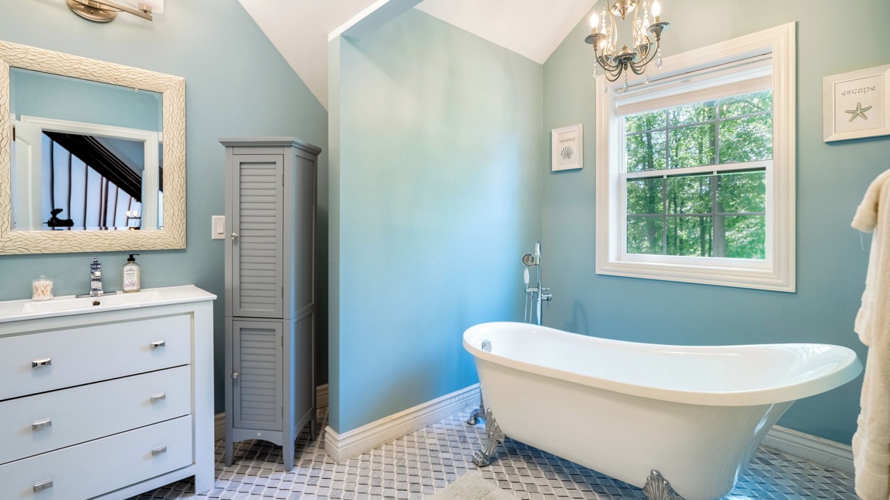 Photo of Bathroom in Delong