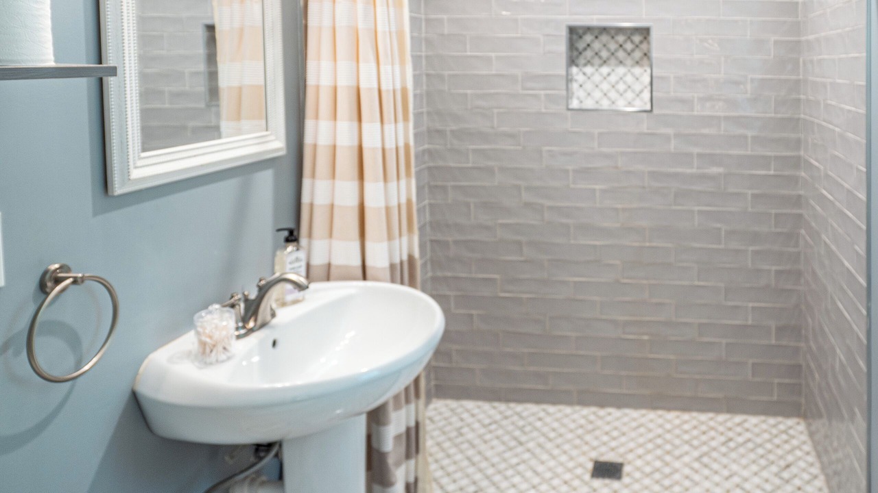 Photo of Bathroom in Delong