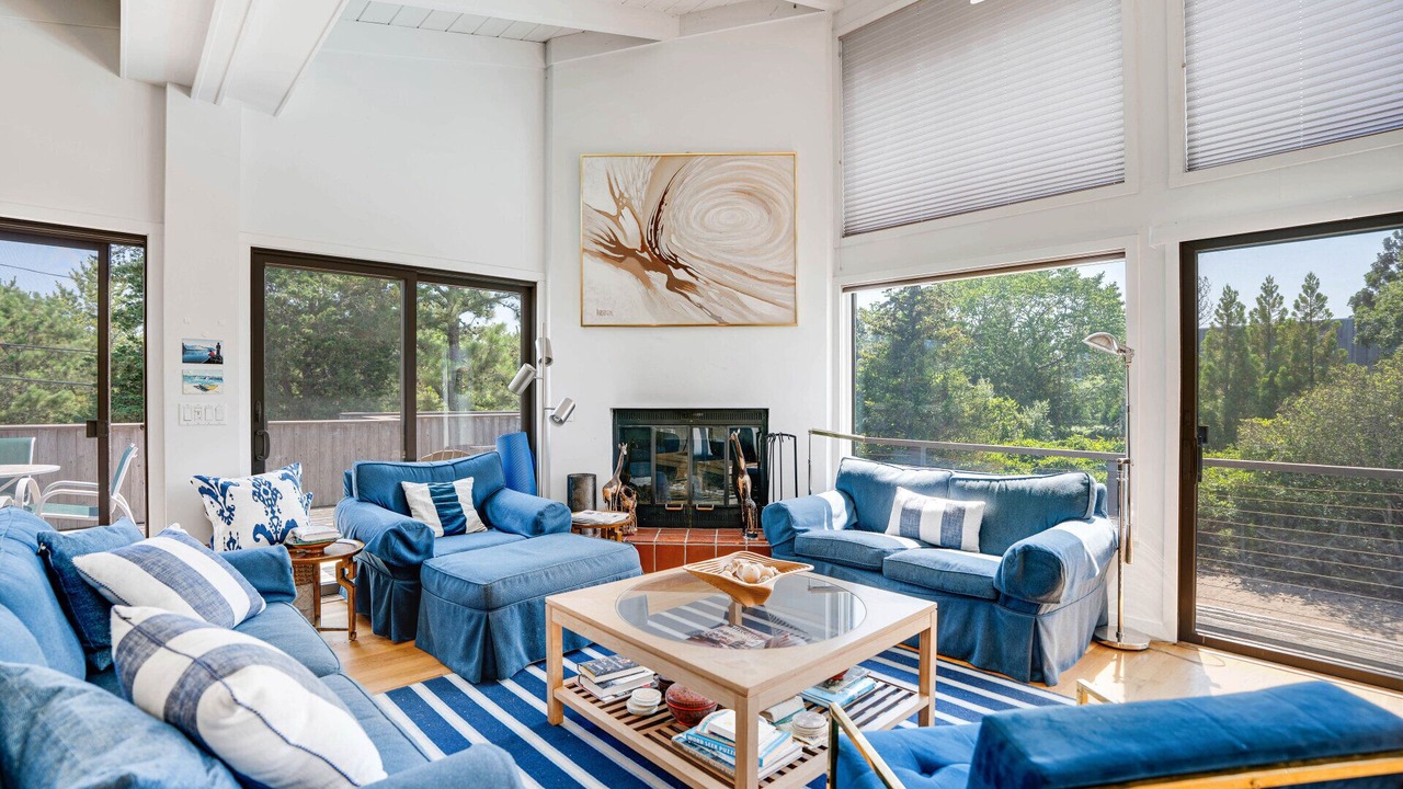 Photo of Livingroom in Beach Hampton