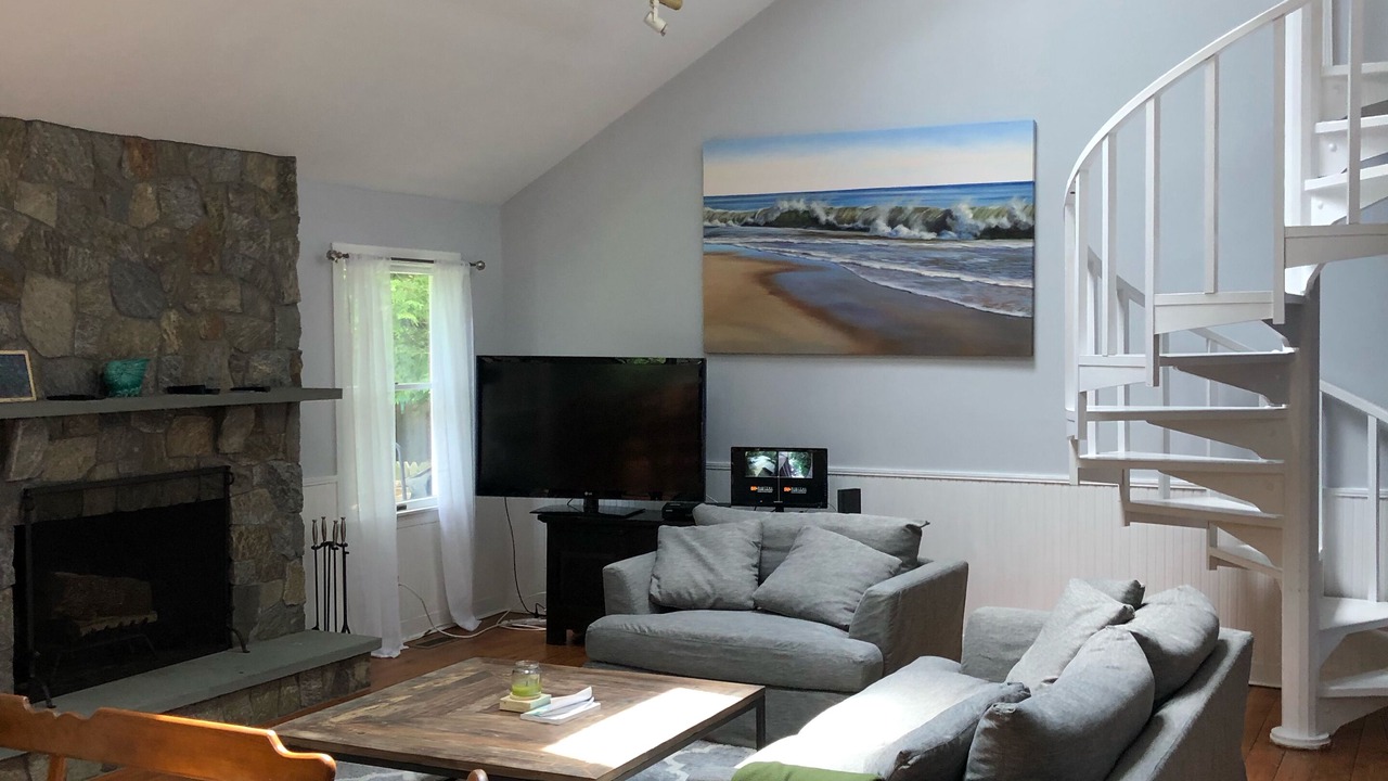 Photo of Livingroom in Amagansett North