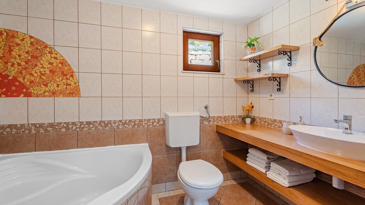 Photo of Bathroom in Srinjine