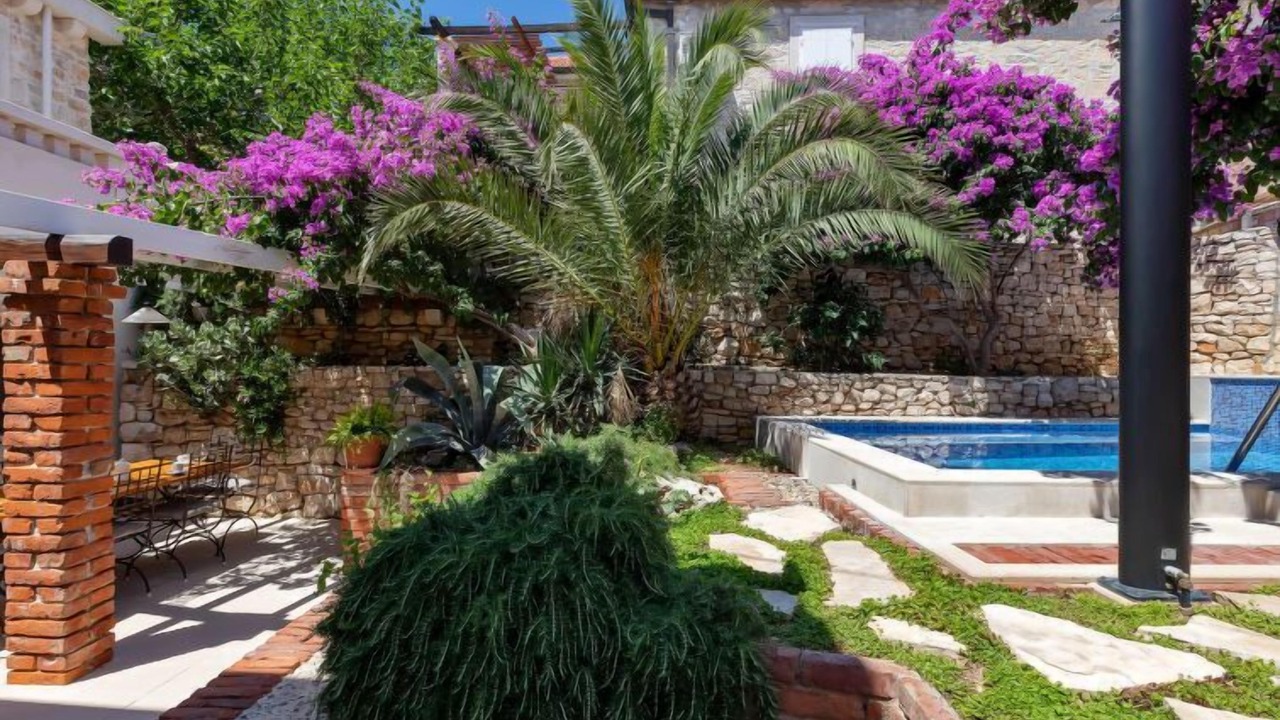 Photo of Outdoor in Sutivan