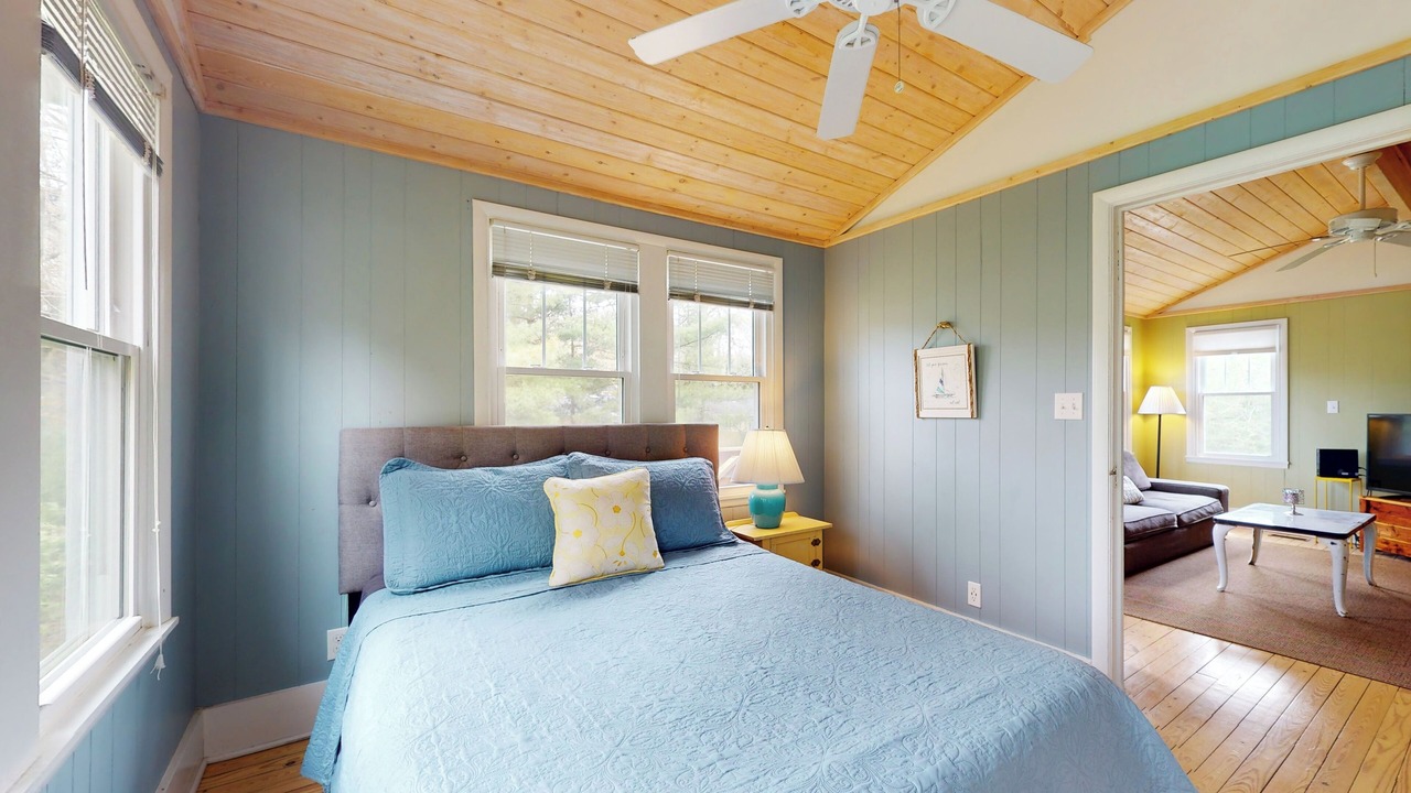 Photo of Bedroom in Lakeside
