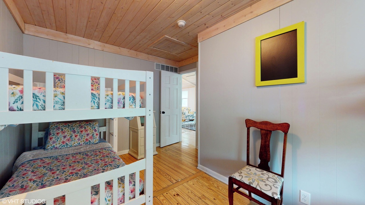 Photo of Bedroom in Lakeside