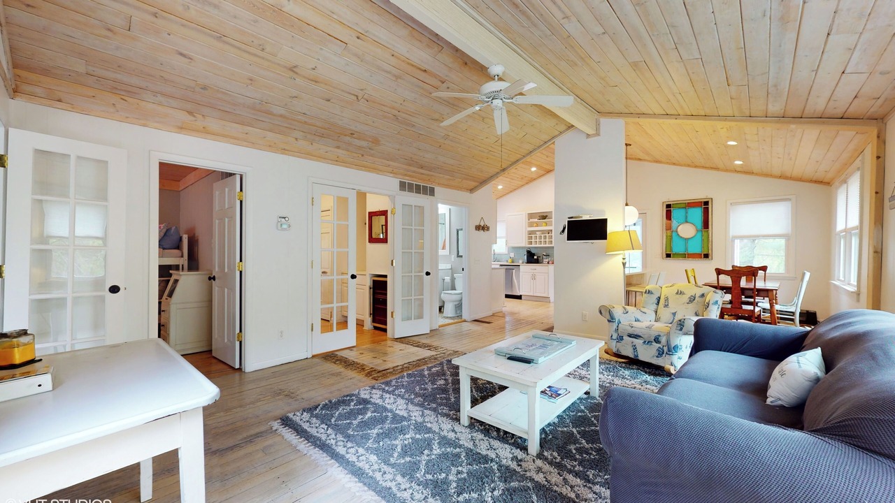 Photo of Livingroom in Lakeside