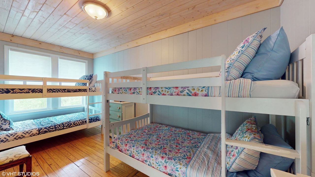 Photo of Bedroom in Lakeside