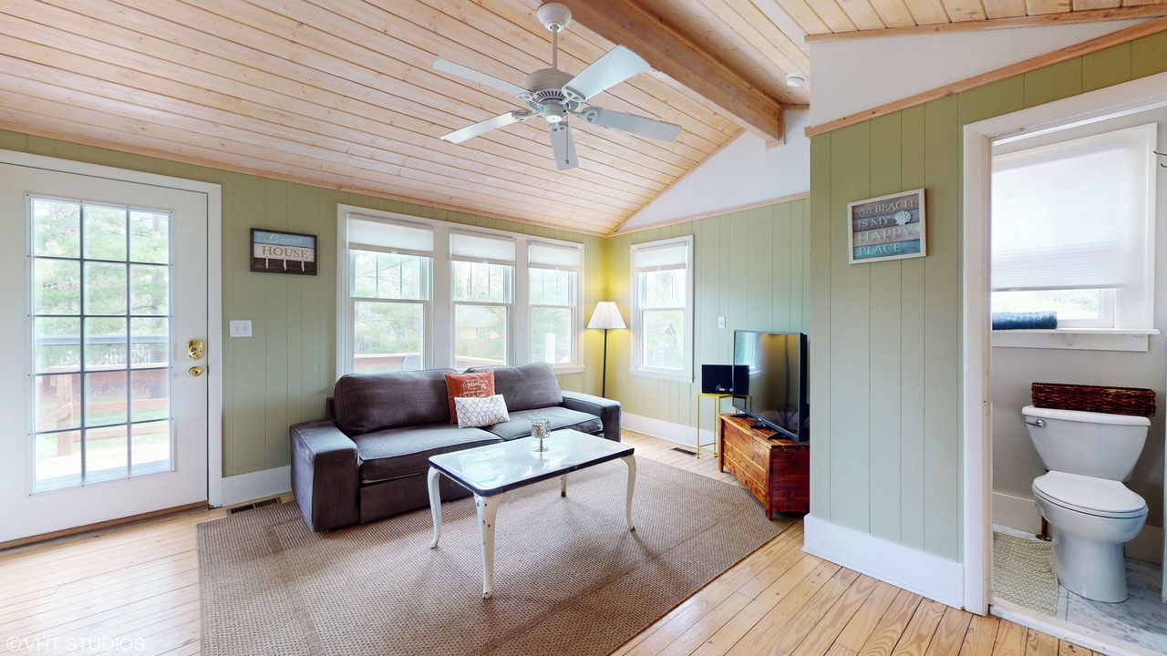 Photo of Livingroom in Lakeside