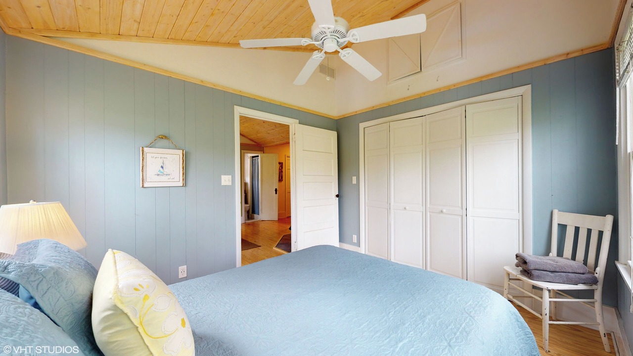 Photo of Bedroom in Lakeside