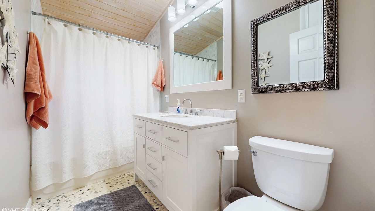 Photo of Bathroom in Lakeside