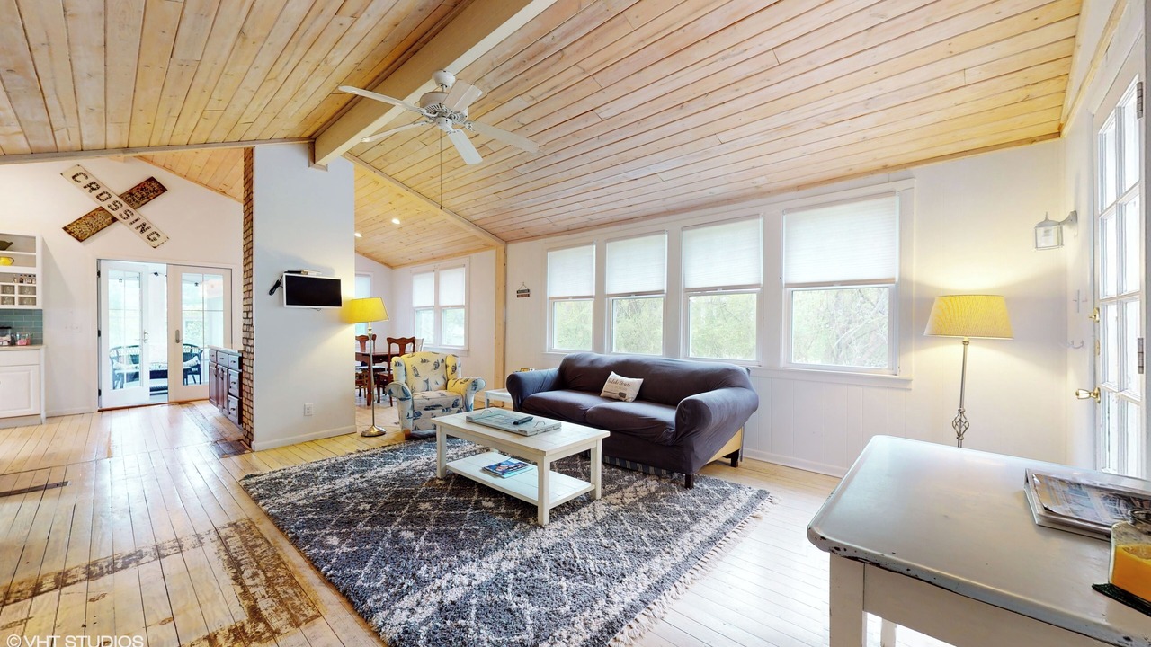 Photo of Livingroom in Lakeside