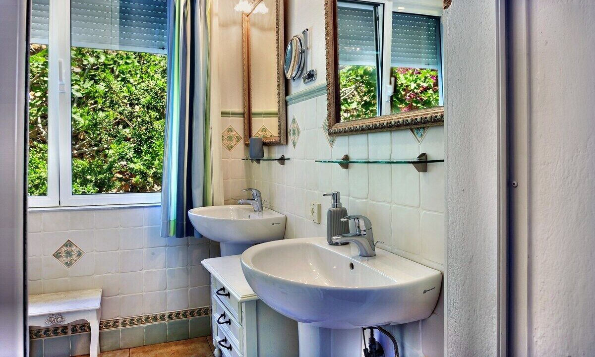 Photo of Bathroom in Plaka