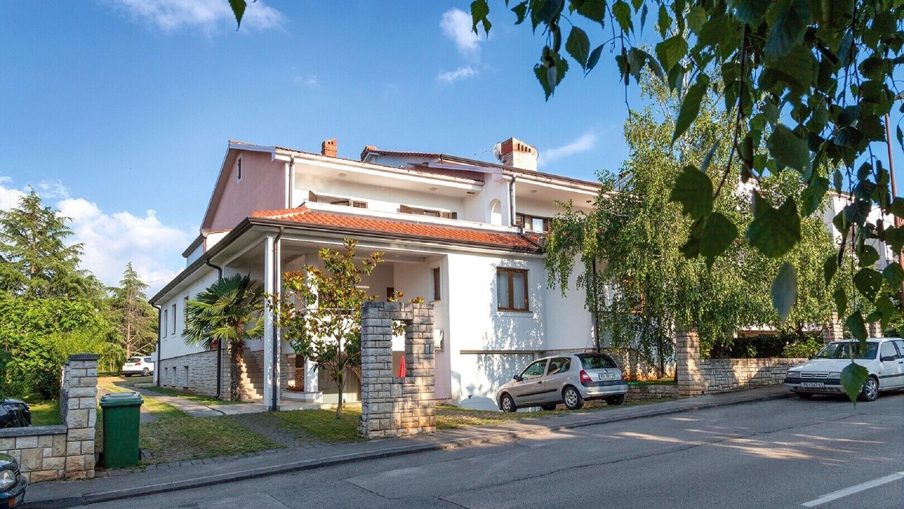 Photo of Outdoor in Spadici