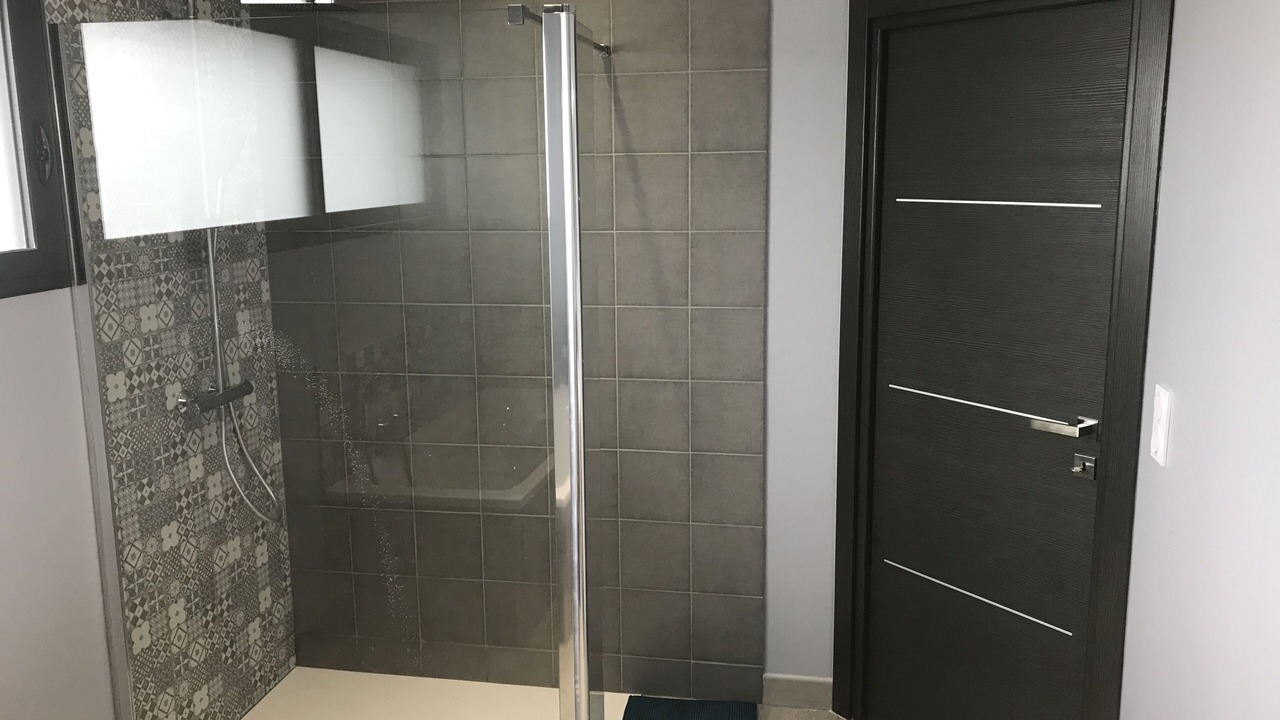 Photo of Bathroom in Commes
