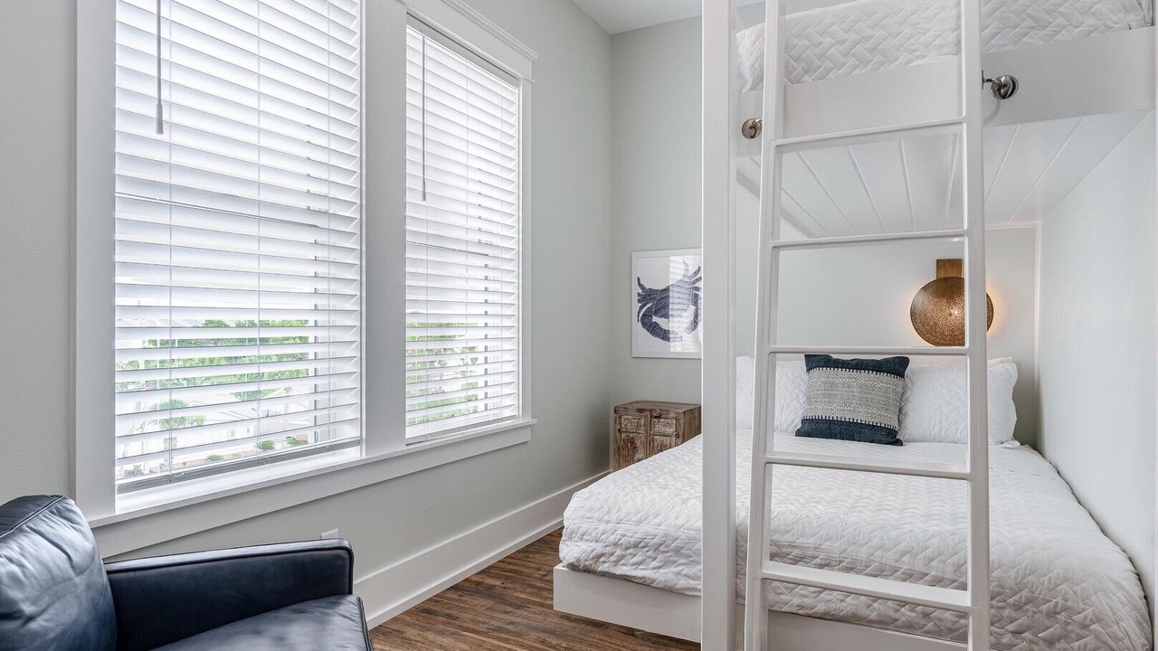 Photo of Bedroom in Laguna Beach Estates
