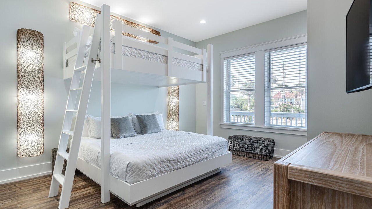 Photo of Bedroom in Laguna Beach Estates