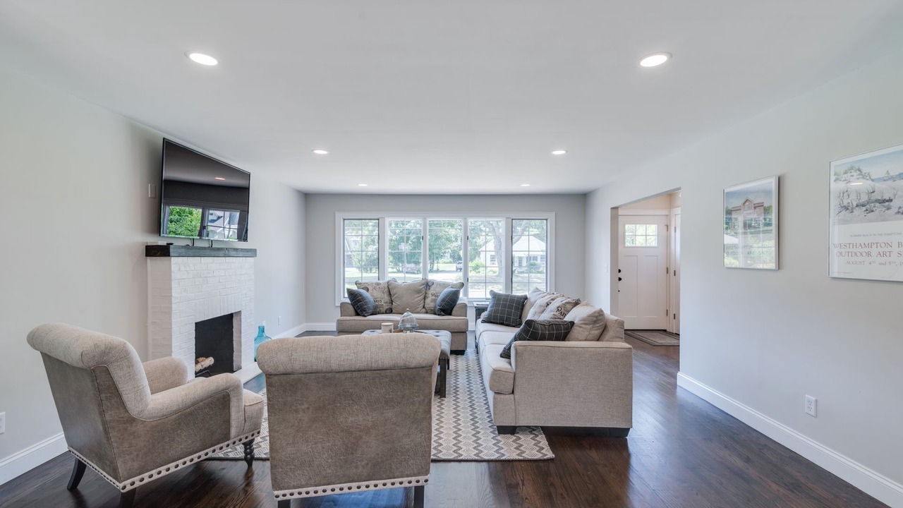 Photo of Livingroom in Jamesport