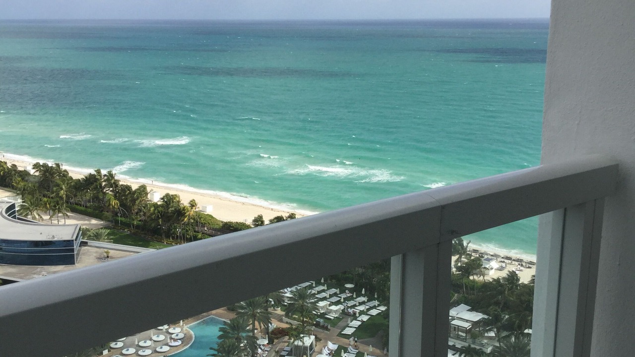 Photo of Patio Balcony in Mid Beach