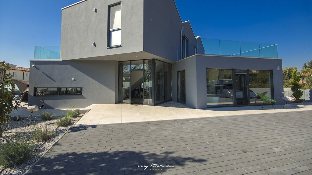 Photo of Buildings in Labinci