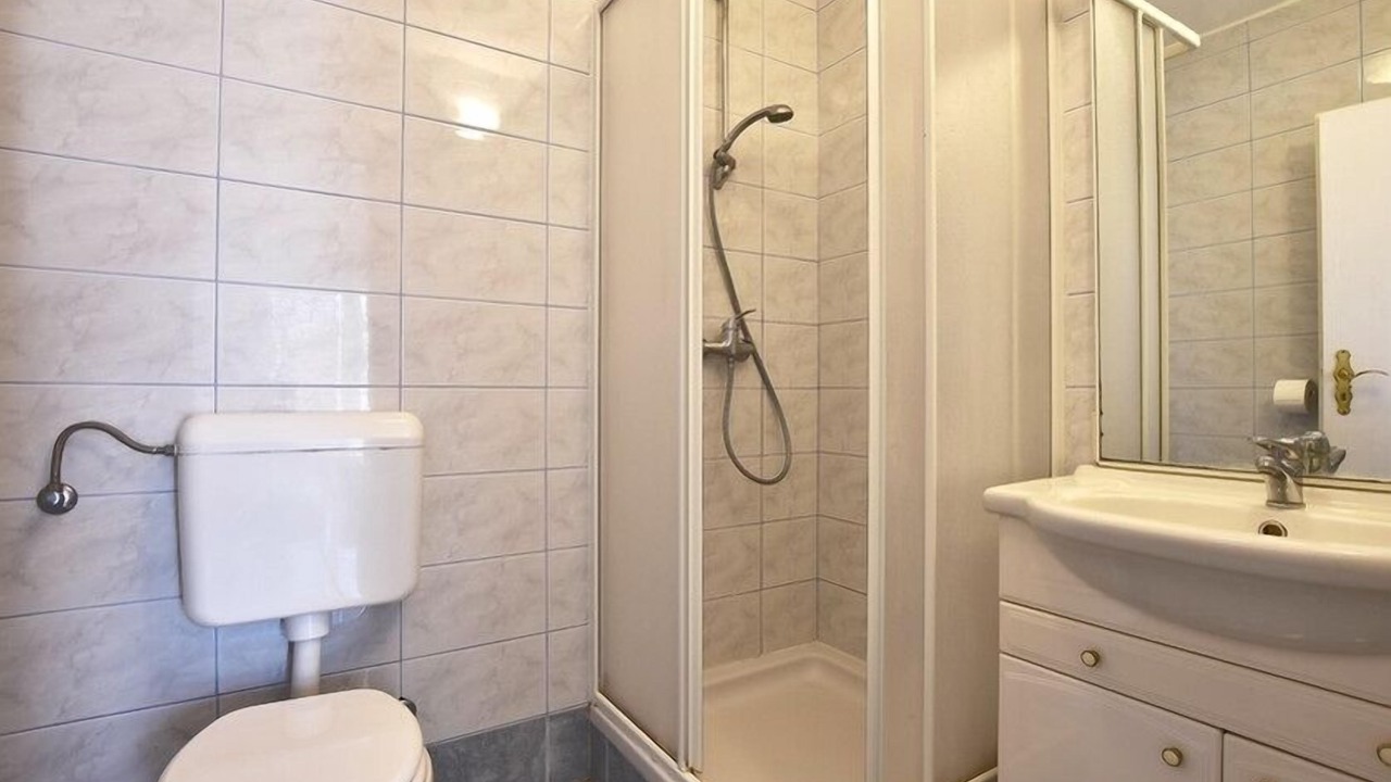 Photo of Bathroom in Mali Maj