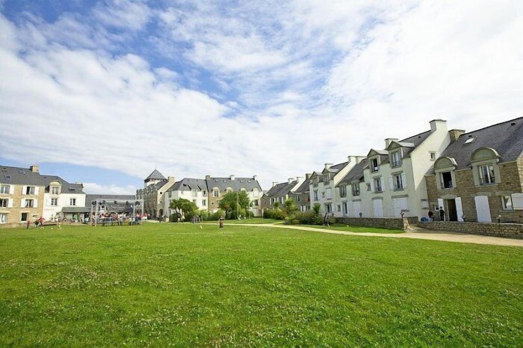 Photo of Buildings in Arzon