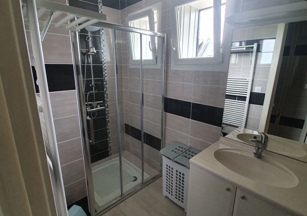 Photo of Bathroom in Matignon