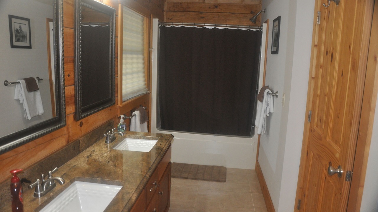 Photo of Bathroom in Dugspur