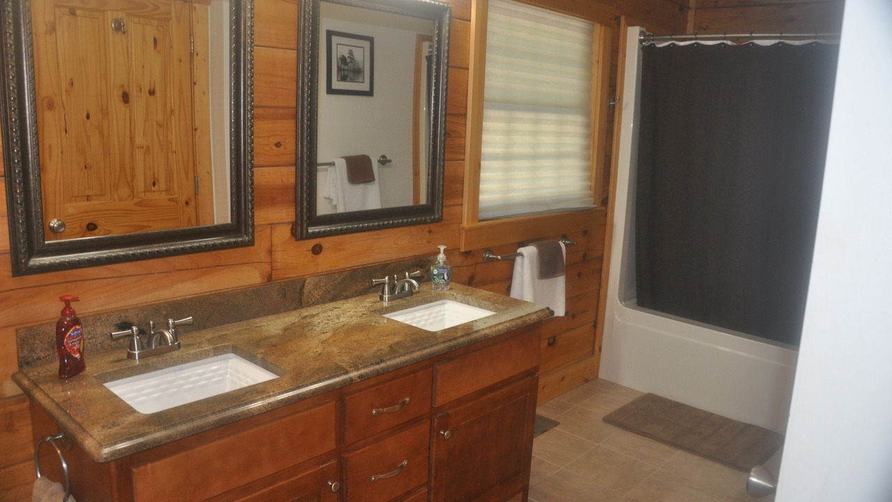 Photo of Bathroom in Dugspur