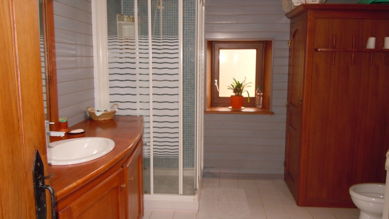 Photo of Bathroom in Tredrez-Locquemeau