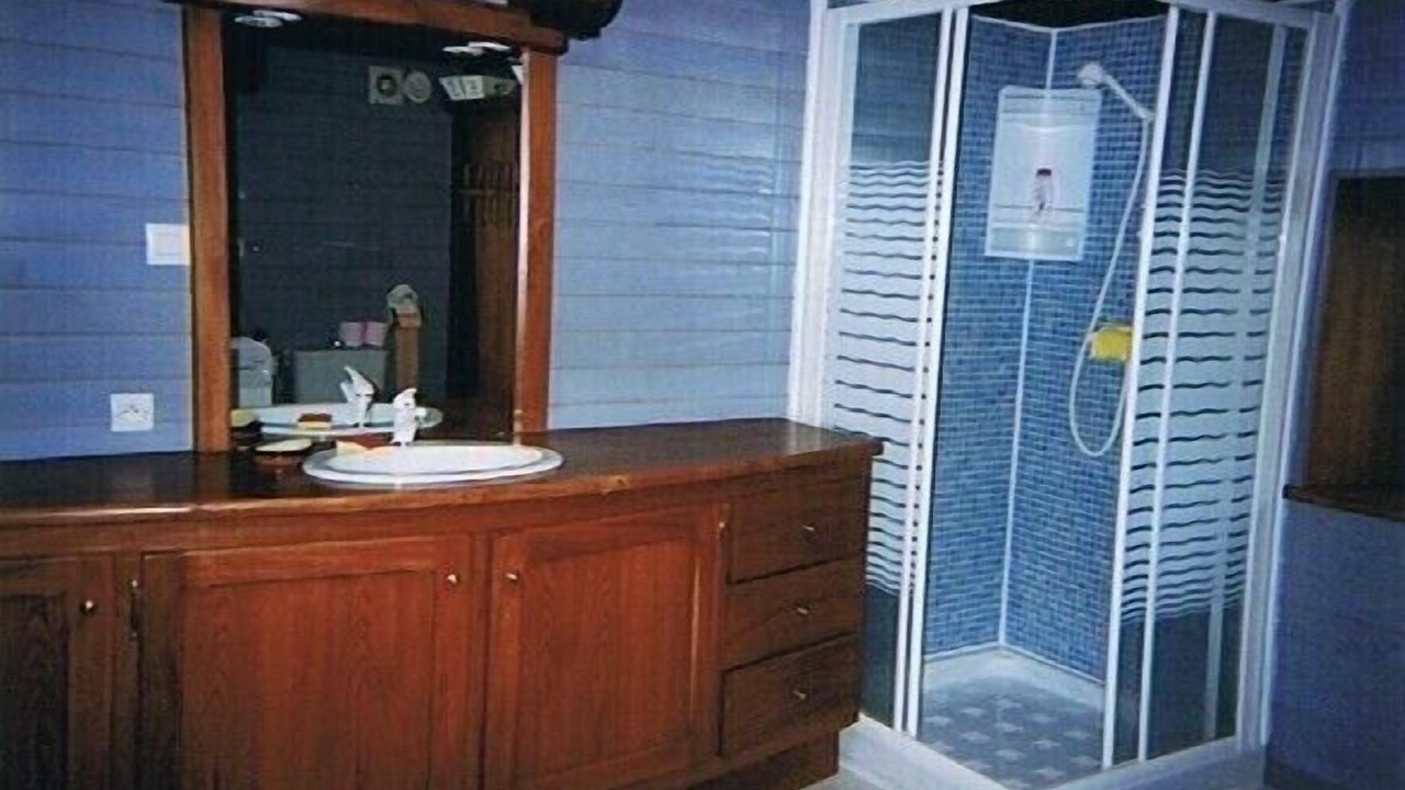 Photo of Bathroom in Tredrez-Locquemeau