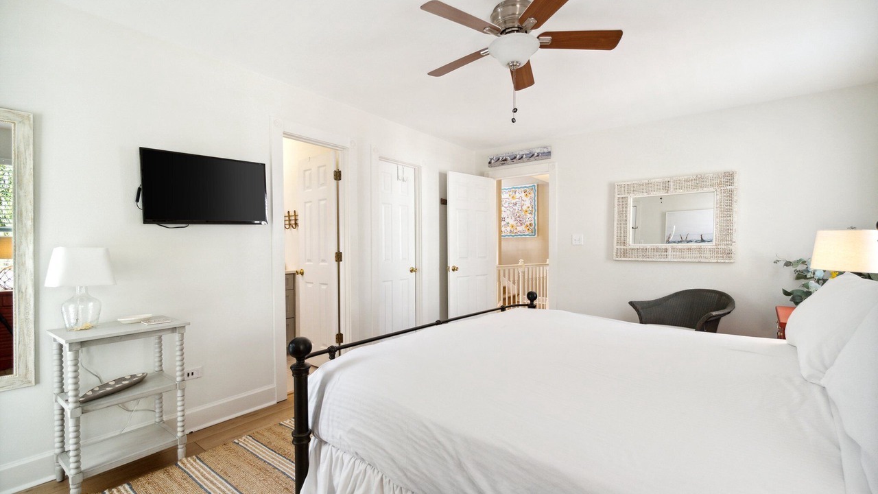 Photo of Bedroom in Crystal Shores