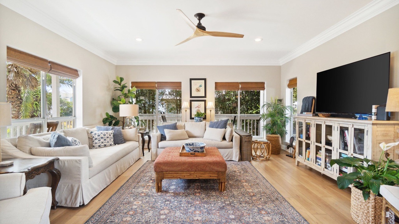 Photo of Livingroom in Crystal Shores