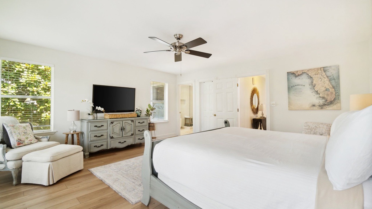 Photo of Bedroom in Crystal Shores
