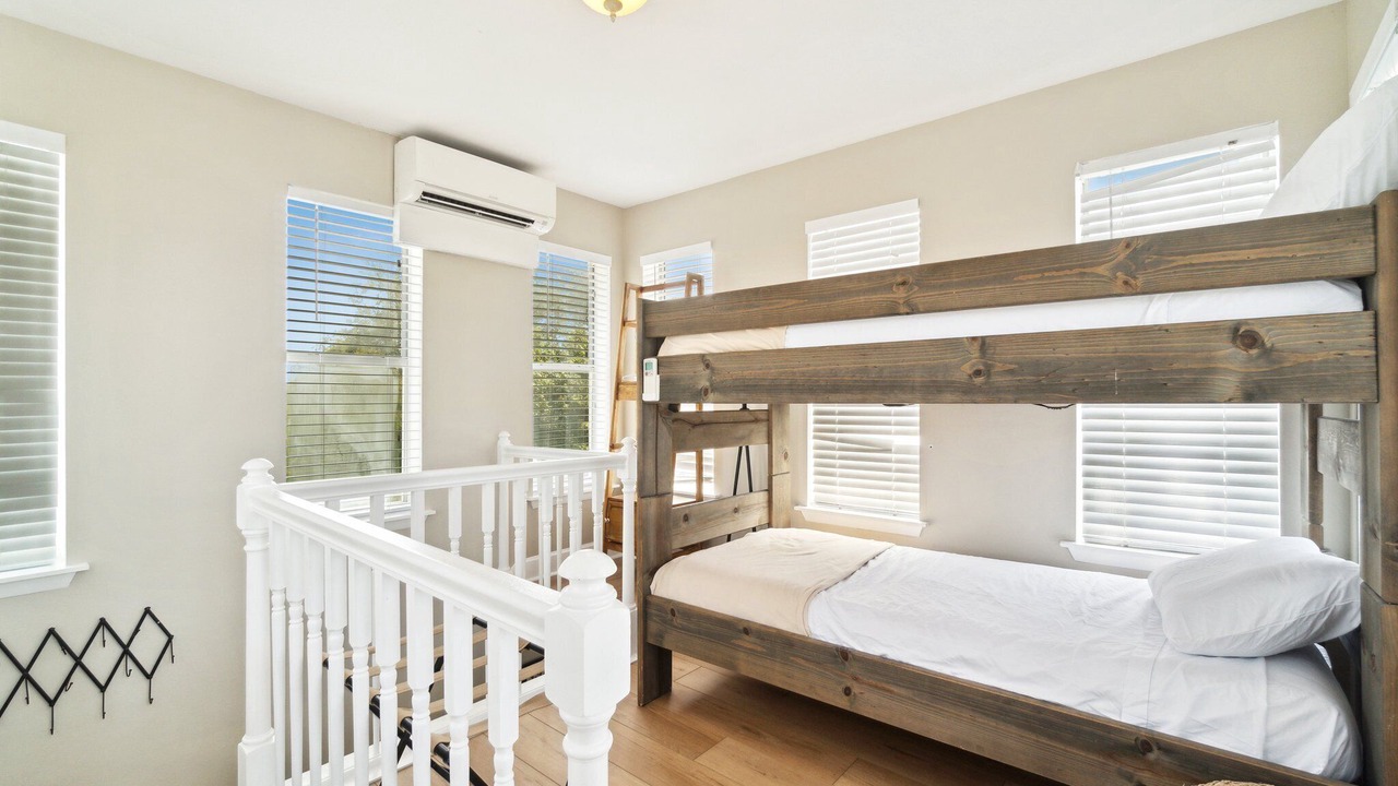 Photo of Bedroom in Crystal Shores