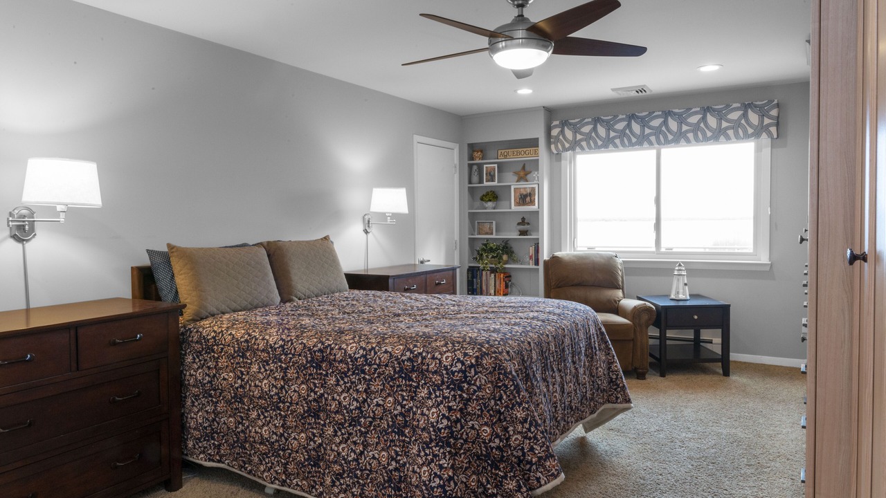 Photo of Bedroom in Aquebogue