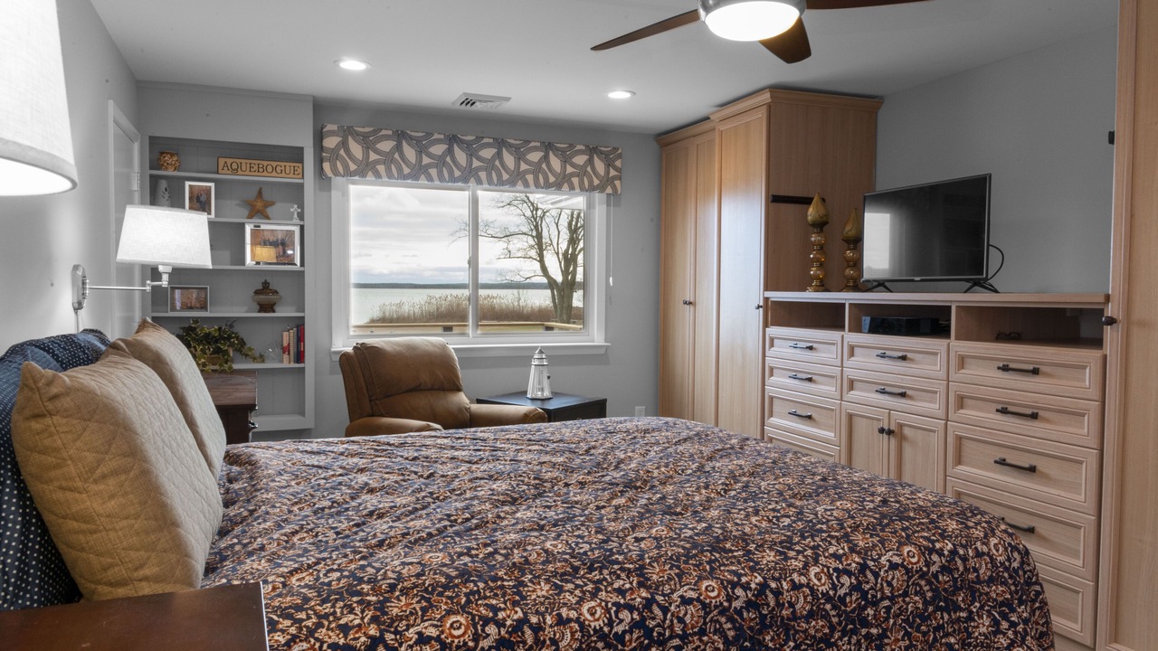 Photo of Livingroom in Aquebogue