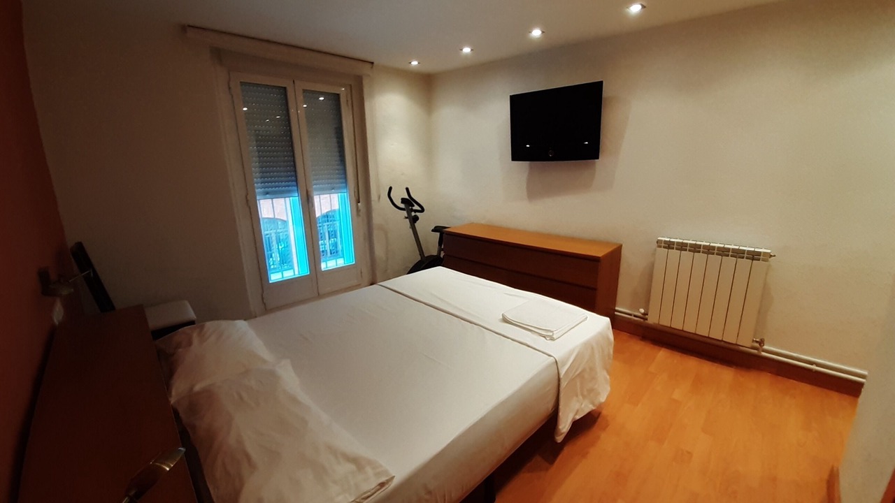 Photo of Bedroom in Pamplona City Centre