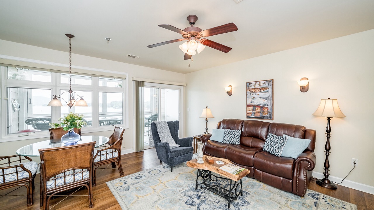 Photo of Livingroom in Huddleston