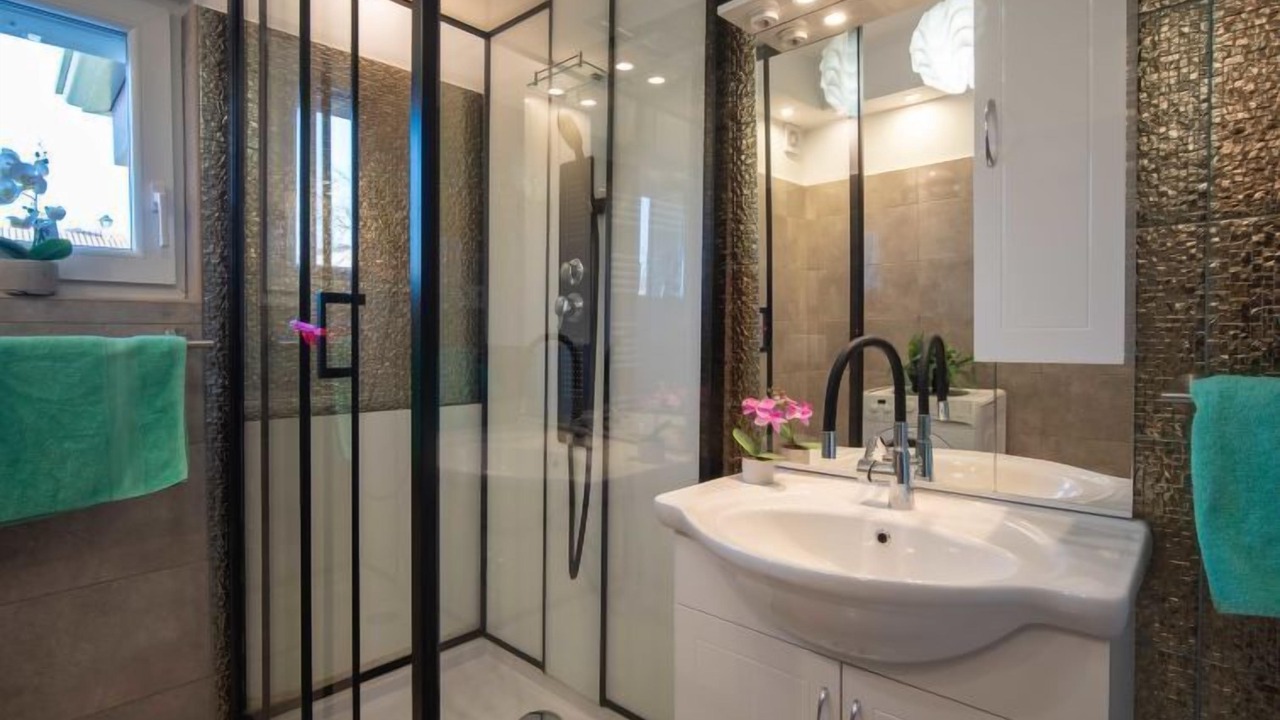 Photo of Bathroom in Sarsoni