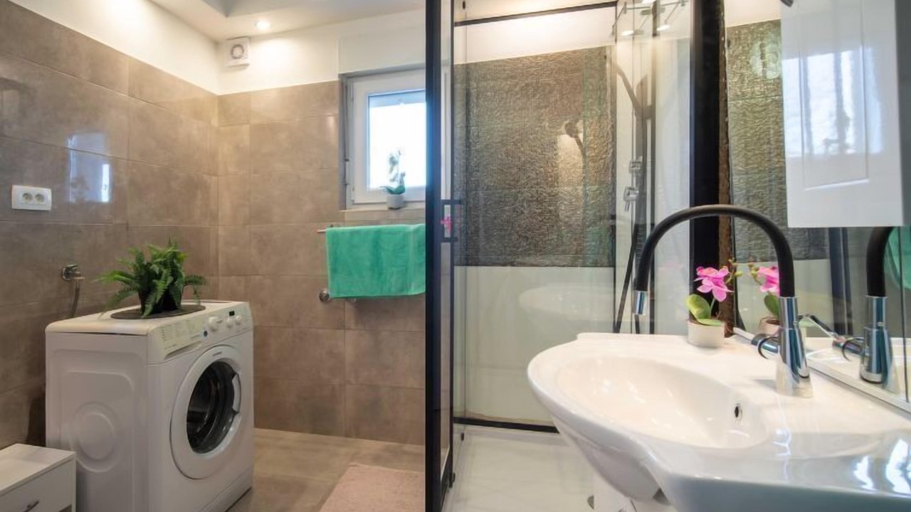 Photo of Bathroom in Sarsoni