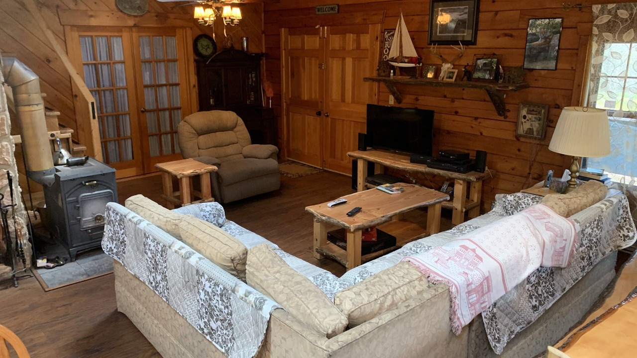 Photo of Livingroom in Town of Masonville