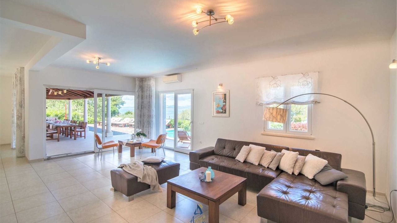 Photo of Livingroom in Mirce