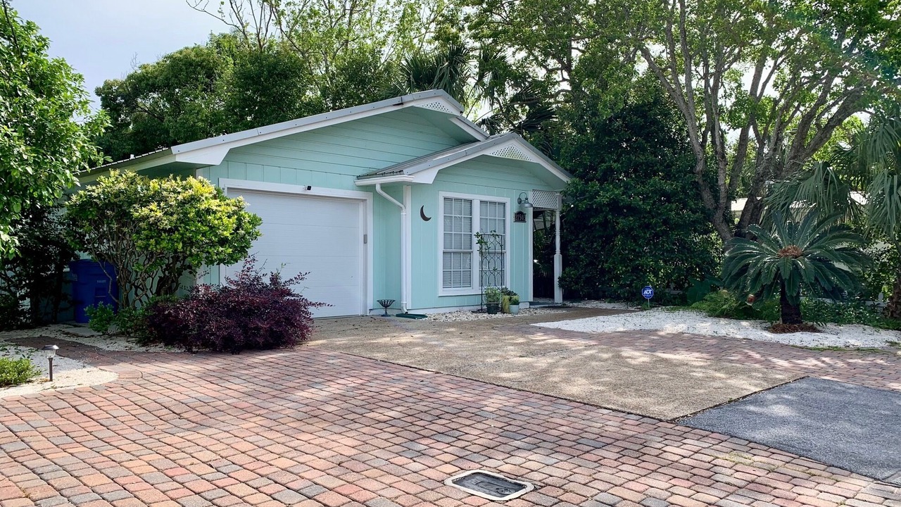 Photo of Bedroom in Riviera Beach