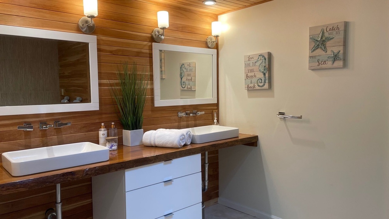 Photo of Bathroom in Orlando Beach